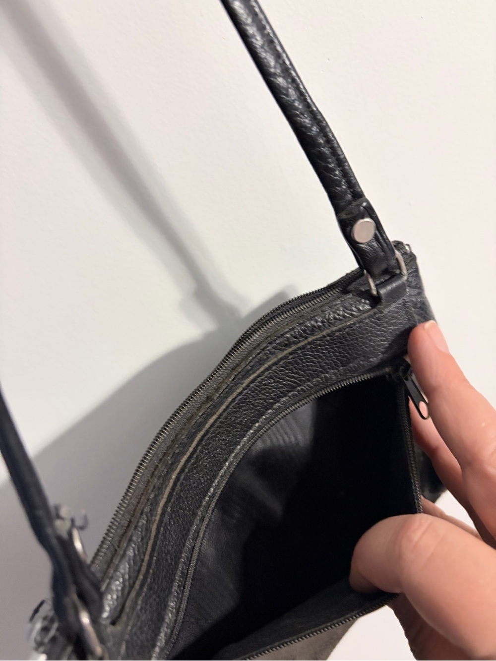 Harley-Davidson Black Leather Logo Crossbody Purse - Picture 5 of 9